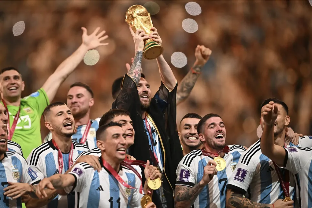 Nhìn lại nền kinh tế Argentina, nước có đội bóng vô địch World Cup 2022 - 1