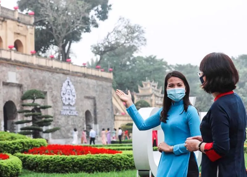 Hướng dẫn viên du lịch là một trong nhiều cơ hội nghề nghiệp của ngành du lịch lữ hành