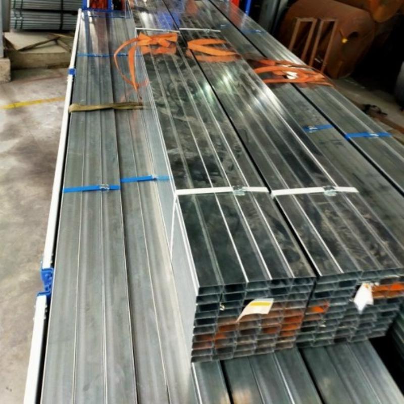 Hình ảnh sắt hộp Hòa Phát kích thước 30x60mm, thể hiện rõ quy cách và chất lượng sản phẩm