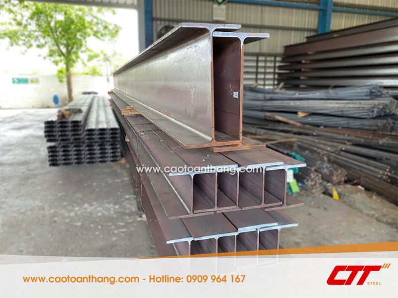 Hình ảnh minh họa công thức tính trọng lượng thép hộp vuông 200x200, có thể kèm theo bảng tra trọng lượng một số độ dày phổ biến