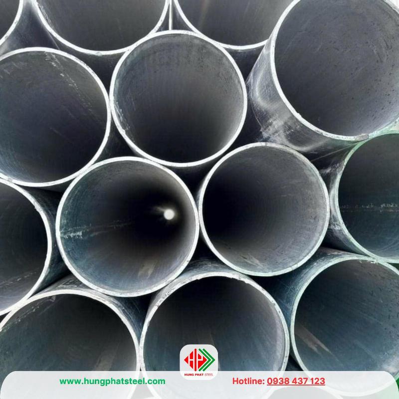 Hình ảnh minh họa ứng dụng ống thép tráng kẽm DN100 trong hệ thống cấp thoát nước hoặc PCCC quy mô lớn